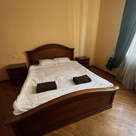 Central House Lviv Ngoại thất bức ảnh
