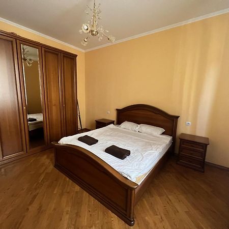 Central House Lviv Ngoại thất bức ảnh